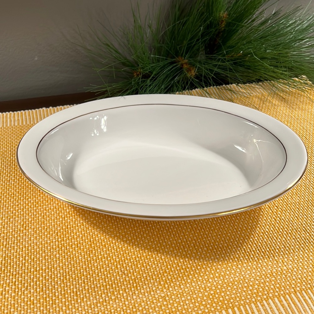 Wedgwood Gloucester - Bone China Vegetable Serving Bowl - 10"
